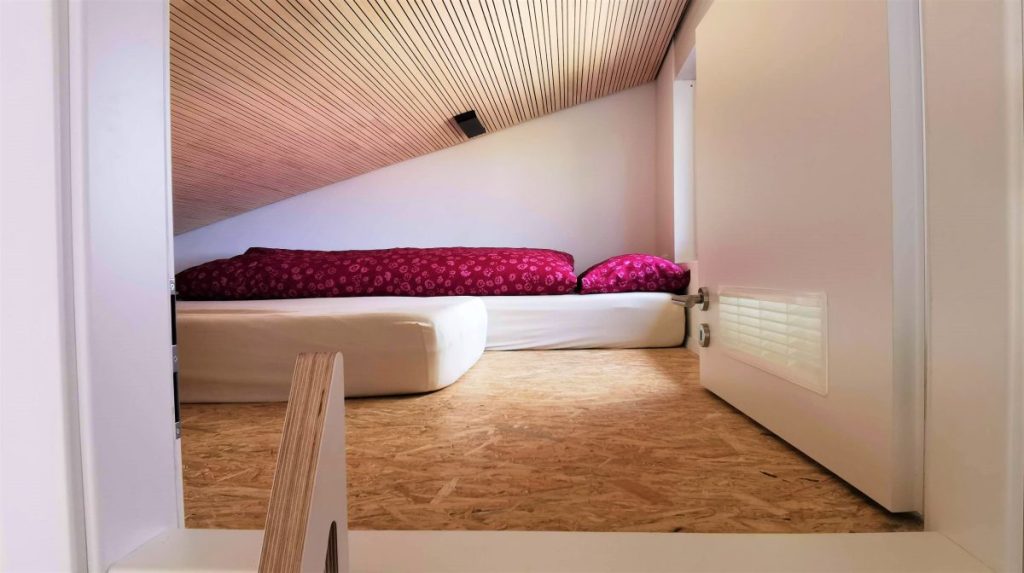 Dachkammer mit Matratzenlager